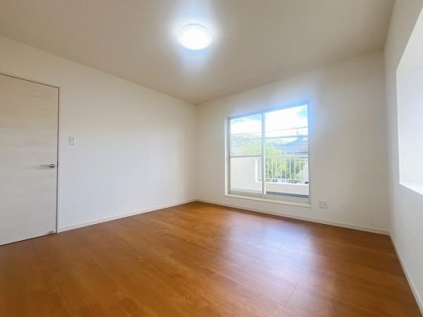 笠岡市大井南　リフォーム済み　中古一戸建て【仲介手数料無料】の洋室