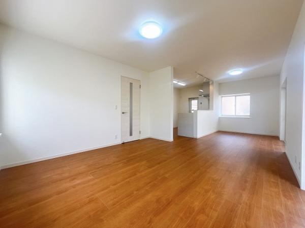 笠岡市大井南　リフォーム済み　中古一戸建て【仲介手数料無料】の居間・リビング