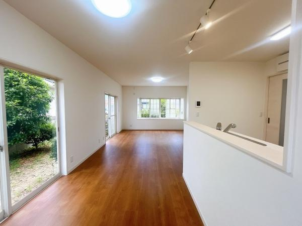 笠岡市大井南　リフォーム済み　中古一戸建て【仲介手数料無料】の居間・リビング