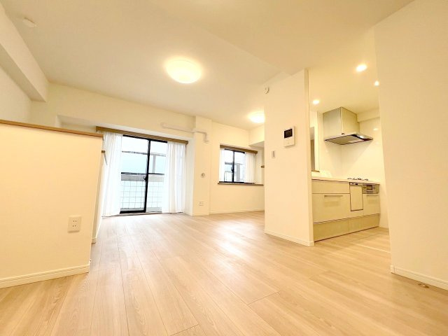 リーベスト立川錦町Ⅱの居間・リビング|約１５帖のLDKです！