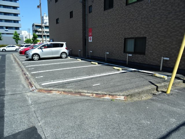 岡山市北区富田町２丁目の駐車場の外観