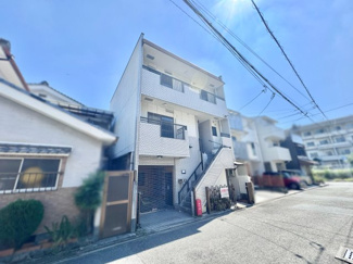 【外観】 | 伏見区深草平田町　中古戸建 | 各階にトイレが設けられています。