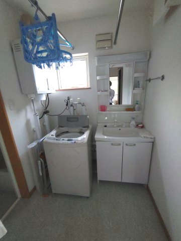 鶴居村【店舗付き住居＋工房】2棟セット売の独立洗面台|工房洗面室