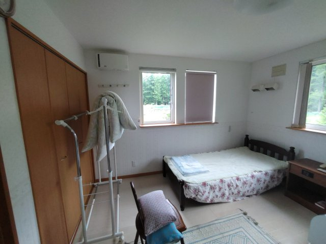 鶴居村【店舗付き住居＋工房】2棟セット売の洋室