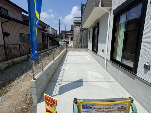 松戸市松飛台新築戸建【松飛台第二小学校：7分】の駐車場|駐車スペース・縦列２台駐車可