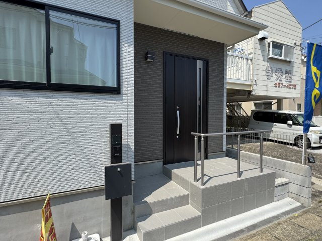 松戸市松飛台新築戸建【松飛台第二小学校：7分】のエントランス|エントランス・玄関ポーチ