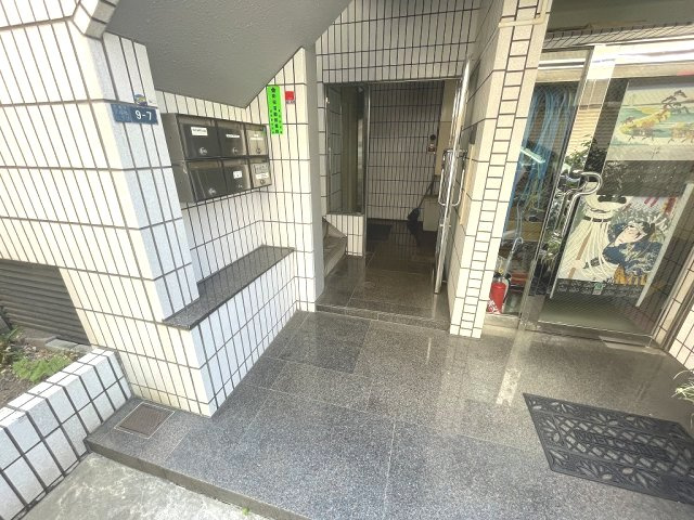 原田ビルのエントランス