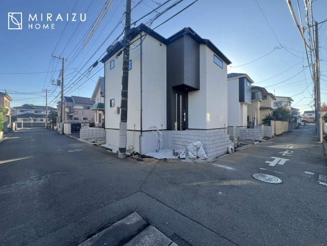 【その他】 | 来客時にカラー画像で確認が出来るので安心。夜間でもLEDライトでくっきりと映ります。また画像のみの対応も出来る為、こちら側の声は聞こえず様子を見てからインターホン対応も可能で安心ですね。