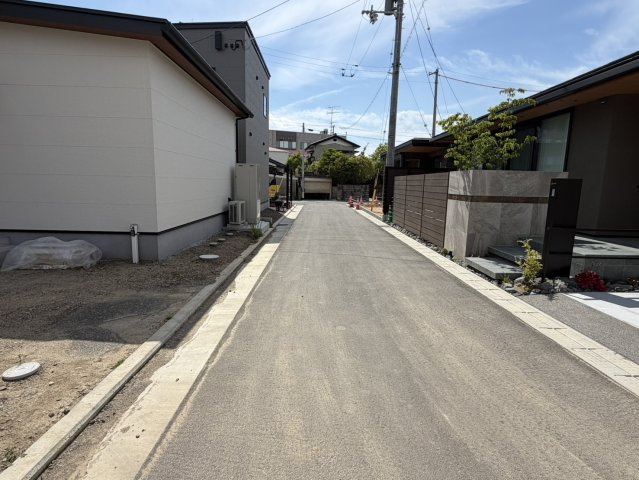 ウィンディストリート朝日町7号地建売住宅の前面道路含む現地写真