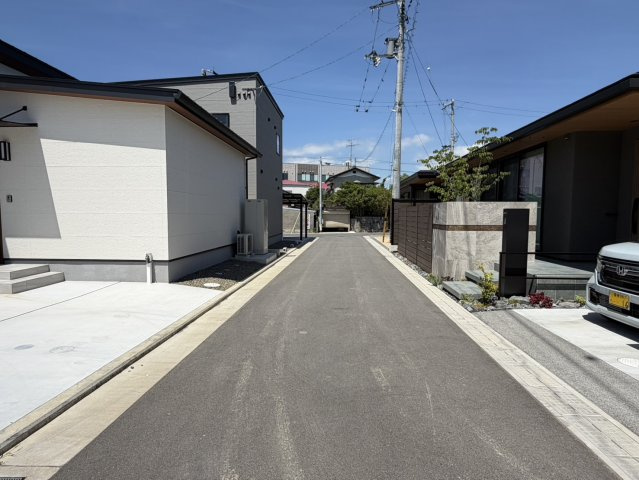 ウィンディストリート朝日町7号地建売住宅の前面道路含む現地写真