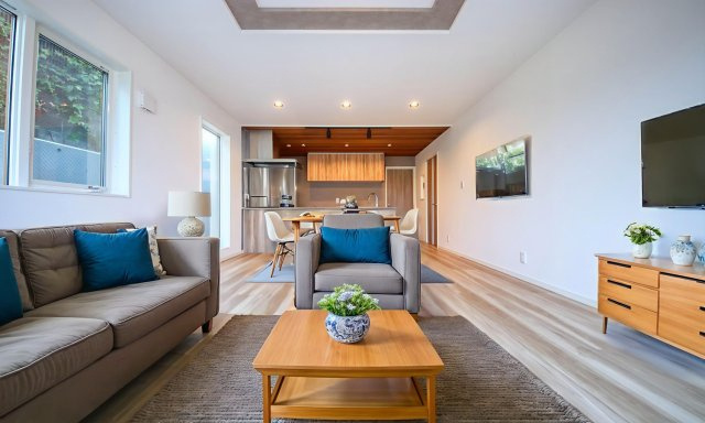 【居間・リビング】 | 現況の物件写真に、画像処理（CG)がされております。
照明・家具・カーテン・小物類等はCG画像になります。