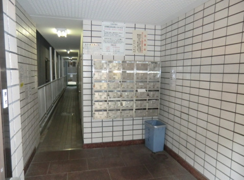 【大阪府】大阪市生野区　一棟収益マンションのエントランス