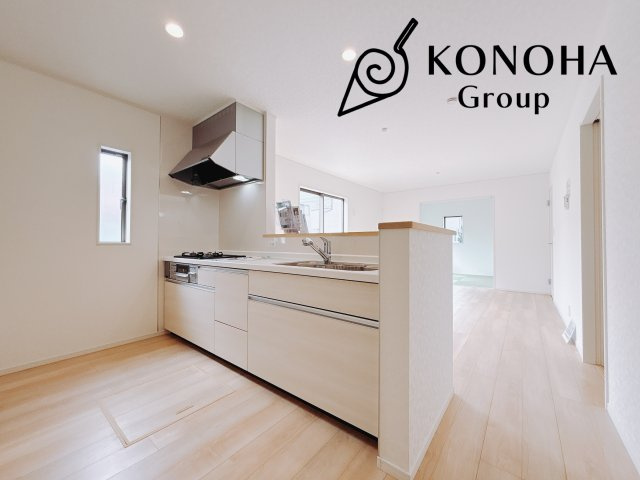 【新築戸建】伊勢崎市柴町第3のキッチン|お料理をしながらお部屋を見渡せることができる対面キッチンを採用。コミュニケーションがとりやすく、家族の絆が深まります。今日の出来事をおしゃべりしながら楽しい時間をお過ごしください♪