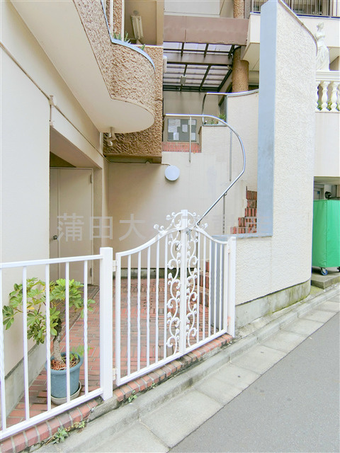 ルナハイツ蒲田のエントランス|エントランス　1階から2階は階段です！2階からエレベーター