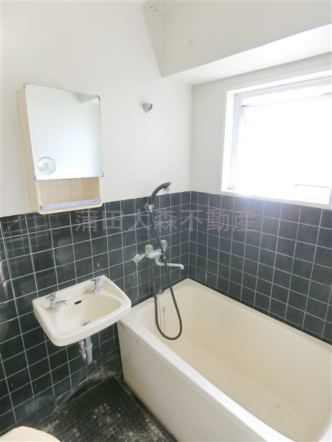 ルナハイツ蒲田の浴室|窓付きのバスルーム　お風呂