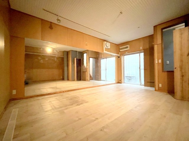 西多摩郡日の出町大字大久野の中古一戸建の洋室|趣味の空間などにもピッタリな防音性の高い地下室付きです！