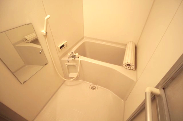 【浴室】 | レジデンスさむがわ | ※写真は別号室です