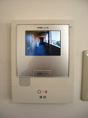 【セキュリティ】 | レジデンスさむがわ | ※写真は別号室です
モニタ付きインターホン