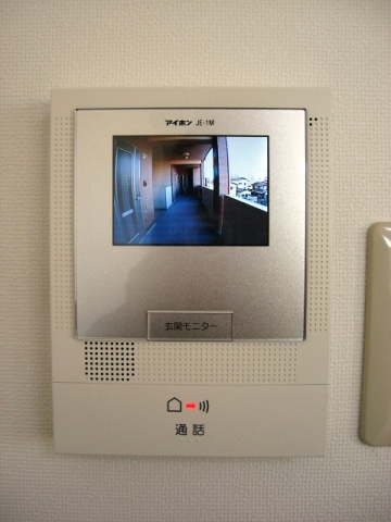 【セキュリティ】 | レジデンスさむがわ | ※写真は別号室です
モニタ付きインターホン