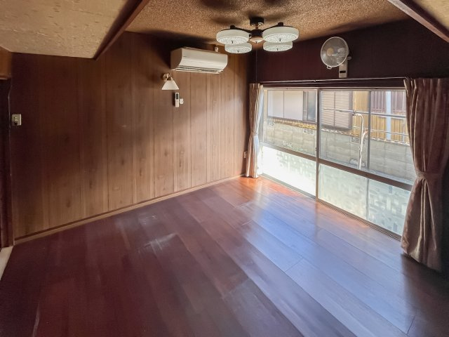 四日市市楠町本郷の洋室