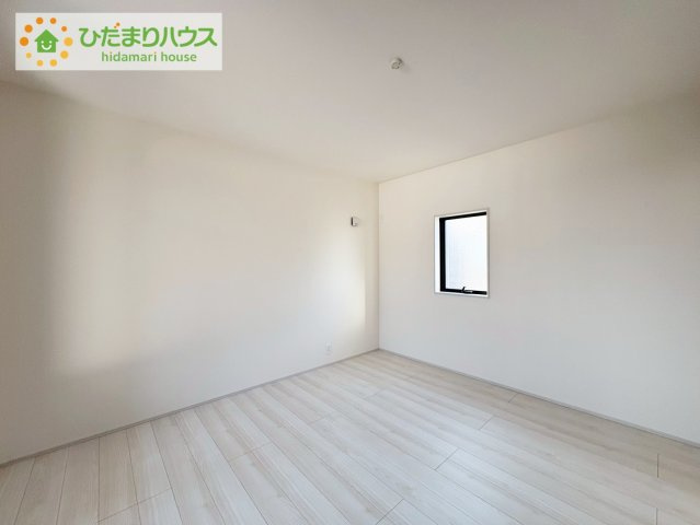 ひたちなか足崎19期　新築戸建　2号棟の寝室|大きなベッドを置いても余裕の広さの主寝室♪♪