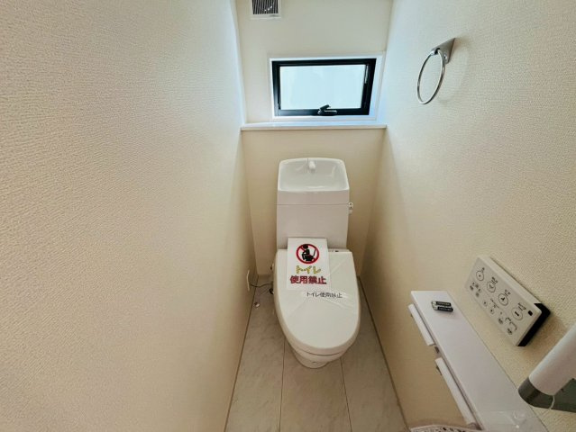 【Livele Garden】　結城郡八千代町東原　全3邸のトイレ|〇３号棟　トイレ〇
ウォシュレット付きトイレ。ご家族様が多いご家庭の方も安心の1.2階トイレ完備！
2026年2月撮影