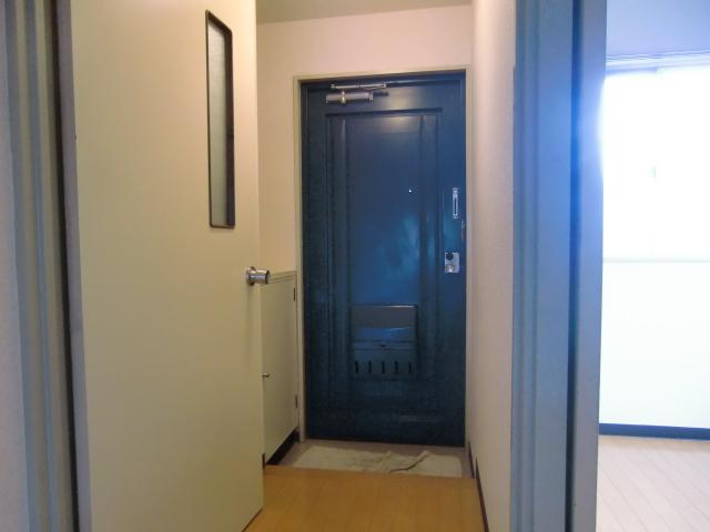 西沢マンションの玄関|ゆったりとした玄関です