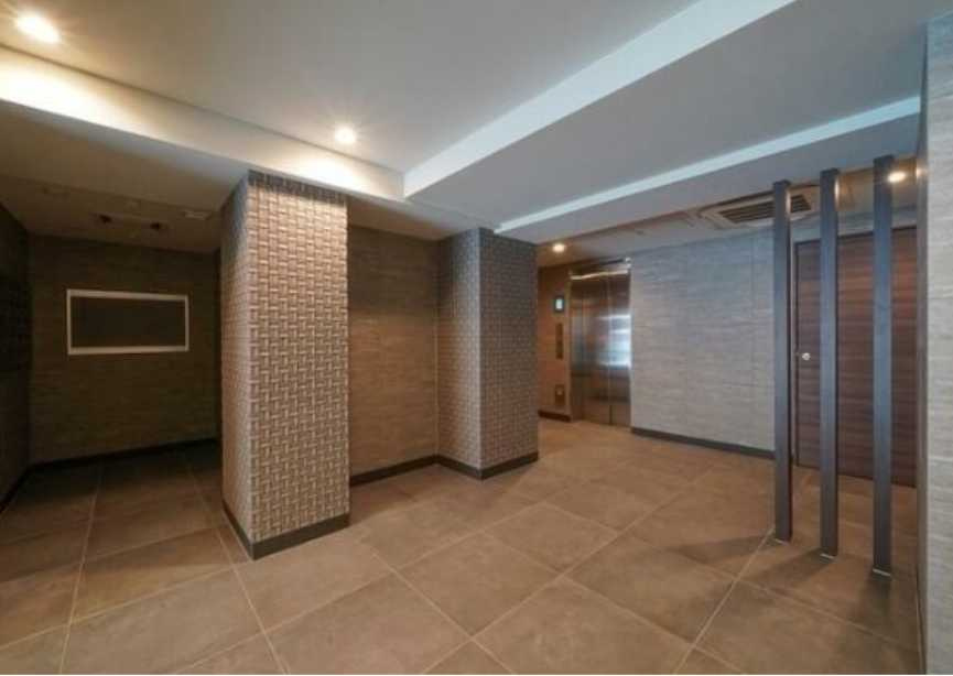 エトワール駒沢大学　南東向き　オートロック　常時ゴミ出し可のロビー