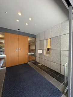 【エントランス】