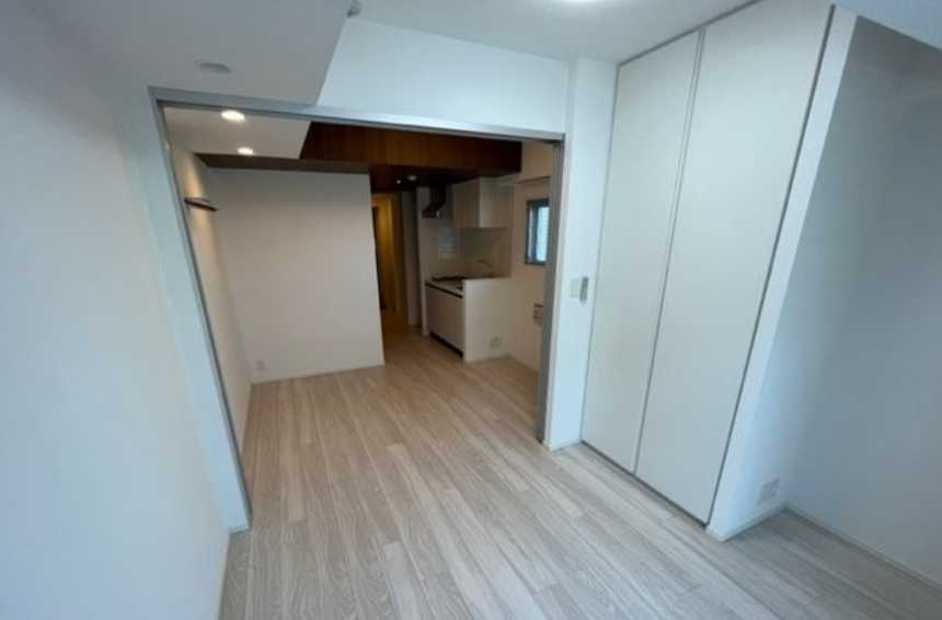 エトワール駒沢大学　ネット0　オートロック　南東角部屋　常時ゴミ出し可の居間・リビング