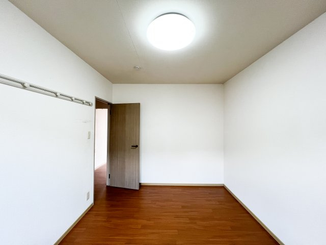 エスポアール翠 A棟の洋室