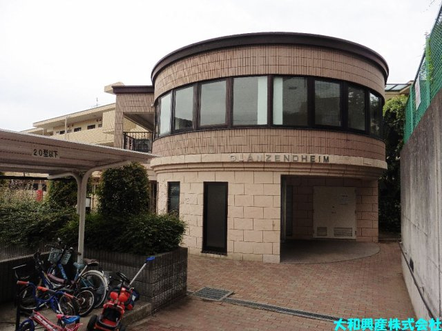 グレンツェント・ハイム相模大野のエントランス