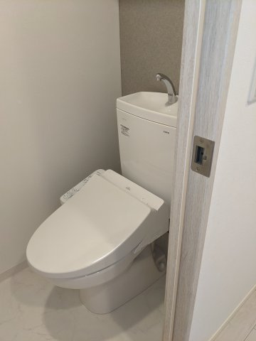 グルーブ神戸元町アリアのトイレ|モデル住戸901の室内写真です