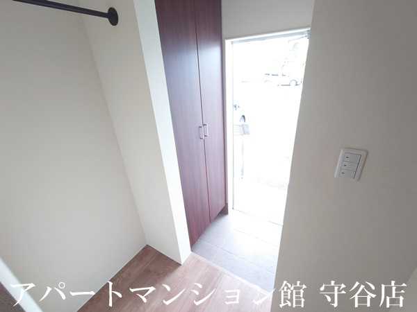 MAROON SQUARE（マルーン スクエア）の玄関