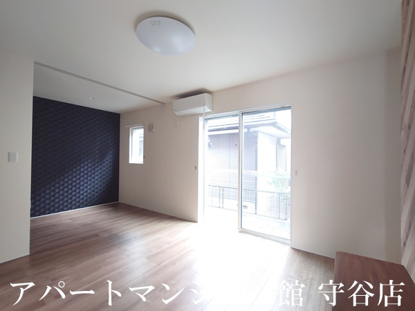 MAROON SQUARE（マルーン スクエア）の居間・リビング