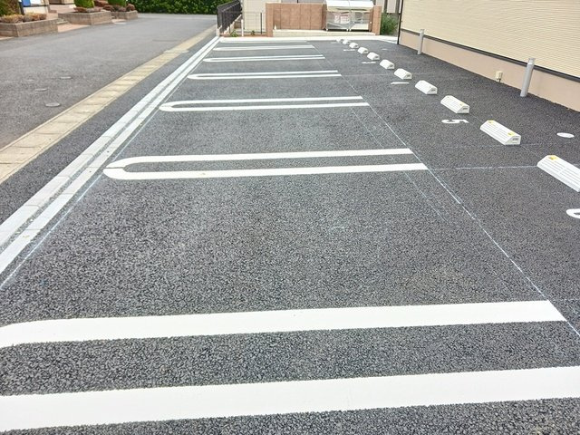 パークヒルズ利根六番館の駐車場