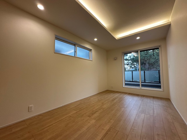 茅ヶ崎市浜須賀　新築戸建　全２棟の前面道路含む現地写真|9月18日撮影　建築中　現地外観