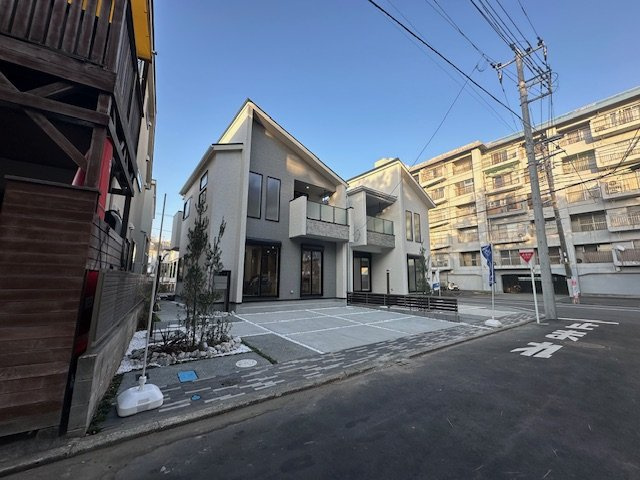 茅ヶ崎市浜須賀　新築戸建　全２棟の外観|9月18日撮影　建築中　現地外観