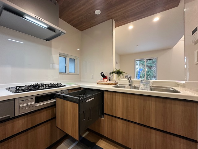 茅ヶ崎市浜須賀　新築戸建　全２棟の外観|9月18日撮影　建築中　現地外観