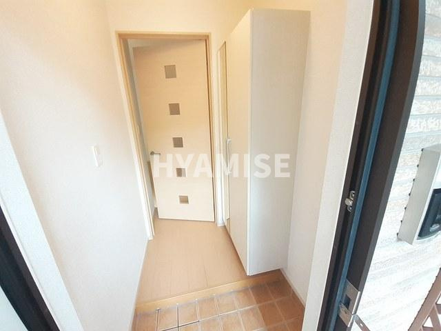 プラシードBの玄関