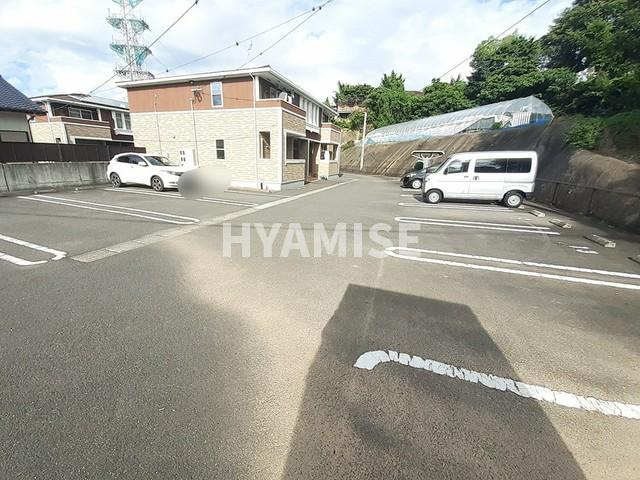 プラシードBの駐車場