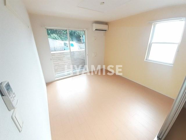 プラシードBの居間・リビング