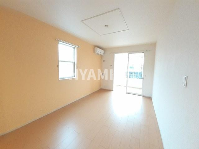 グリーンヒル三城弐番館Aの居間・リビング