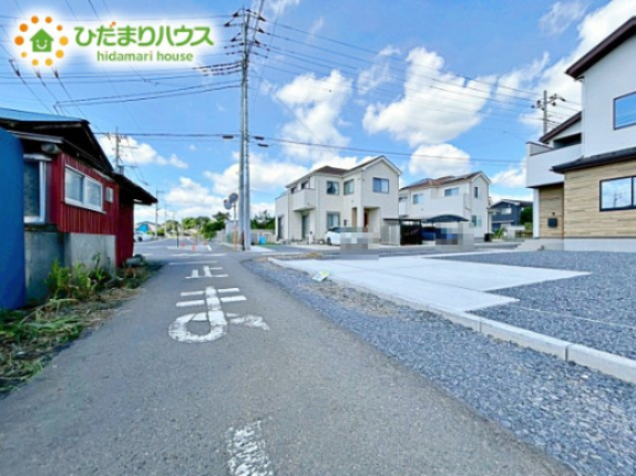 【前面道路含む現地写真】 | 笠間市南友部1期　新築戸建　2号棟 | 落ち着いた住環境が魅力的です☆