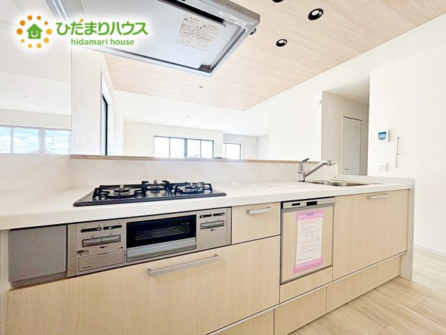 【キッチン】 | 笠間市南友部1期　新築戸建　2号棟 | 食器洗乾燥機が付いていますので家事の時間も節約できます。忙しいママには便利ですよね。