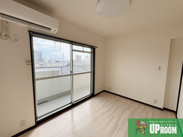 エスポア江南Ⅱの居間・リビング