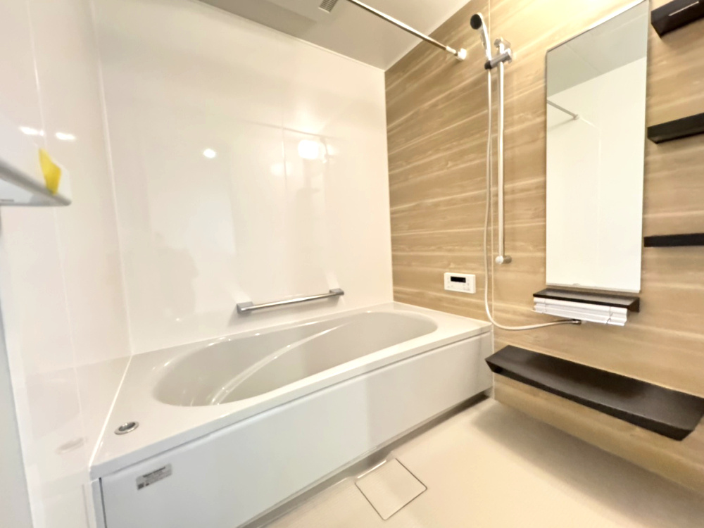 本山中町１丁目新築戸建の独立洗面台|パナソニック製シーライン
・ヒーターレスでくもりにくミラー
  電気代0で全面クリア、新感覚ミラー
・継ぎ目や隙間が無く汚れてもさっと拭くだけ