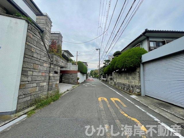 藤沢市鵠沼松が岡3丁目　中古戸建の前面道路含む現地写真|新規リフォーム完了！　現地外観