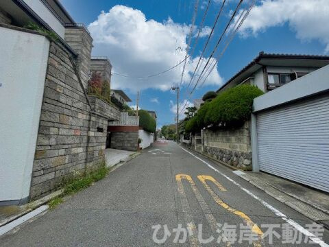 藤沢市鵠沼松が岡3丁目　中古戸建の前面道路含む現地写真|新規リフォーム完了！　現地外観