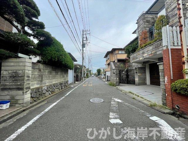 藤沢市鵠沼松が岡3丁目　中古戸建の前面道路含む現地写真|新規リフォーム完了！　現地外観